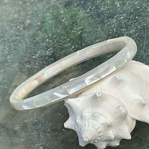 VTG Mother of Pearl Bangle Bracelet White Iridescent 360 Degree Mosaic Inlay